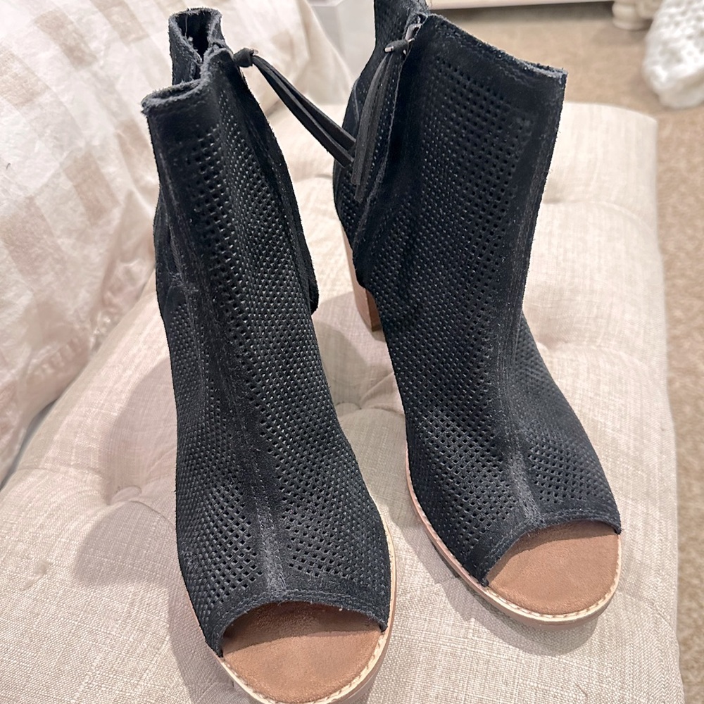 Toms Black Ankle Boots Slip-On Style